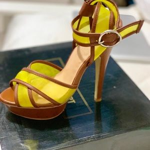 Colin Stuart cognac/lime green heels! 6.5